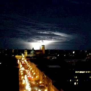 Bild zu Picture It: Die Münchner Innenstadt von St. Ludwig aus gesehen